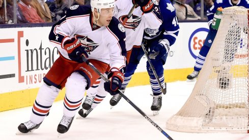 Jack Johnson skates away from Leo Komarov