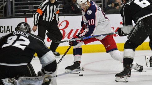 Alexander Wennberg facing off against the Los Angeles Kings 