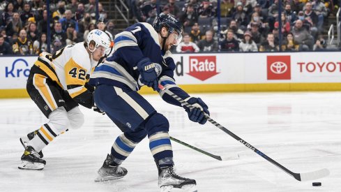 Columbus Blue Jackets' Sean Kuraly plays the puck against Pittsburgh Penguins' Kasperi Kapanen in the first period at Nationwide Arena.