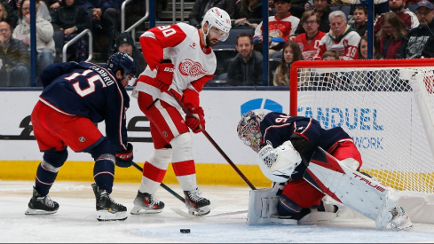 The Detroit Red Wings scored with 35.7 seconds left in regulation to break a tie game and defeat the Columbus Blue Jackets by a final of 5-4.